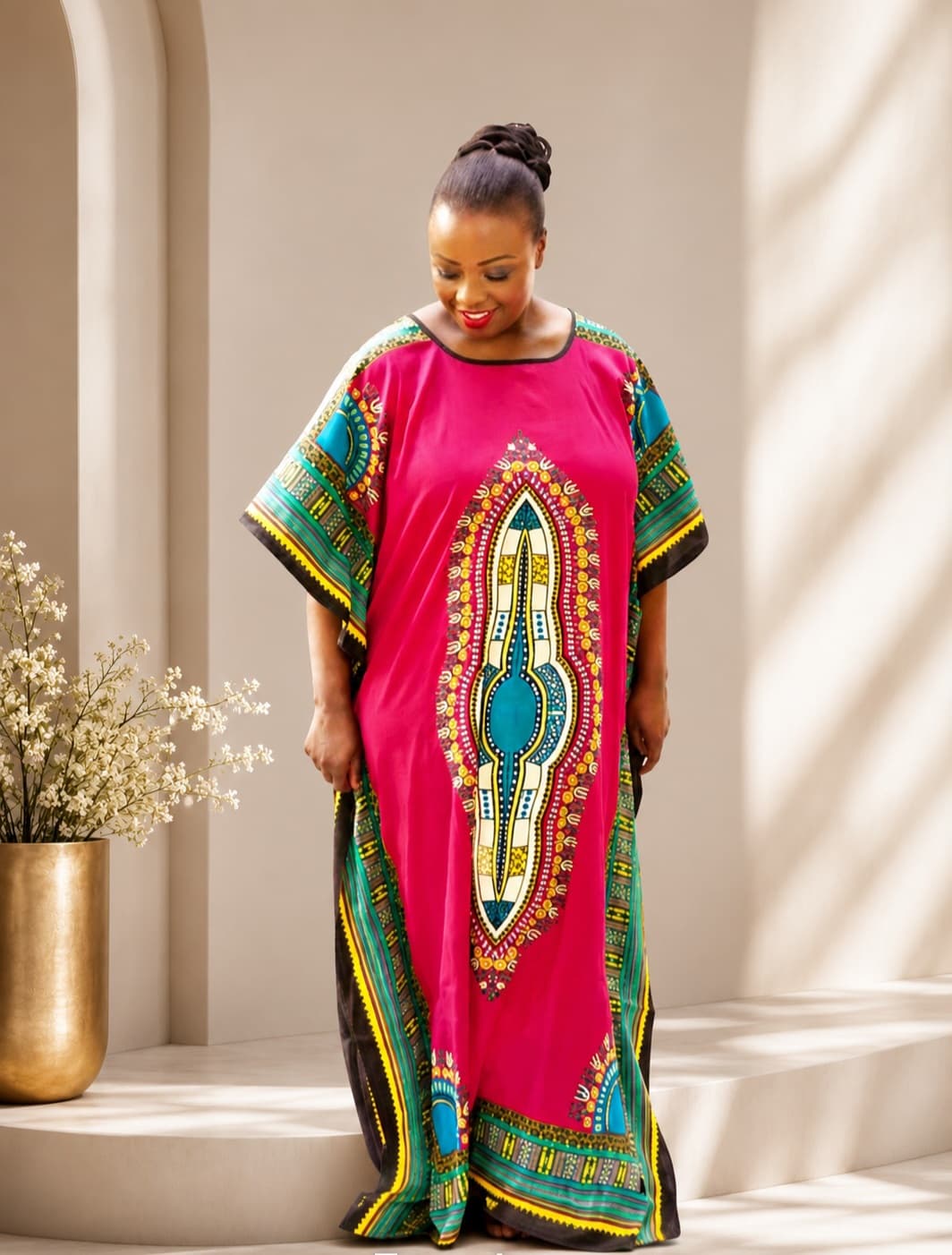 Kvinna i rosa dashiki-boubou